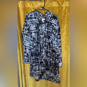 Ava & Viv Monochrome Abstract Blouse
